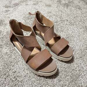 Steven by Steve Madden Keanna Taupe Leather Crisscross Platform Wedge Sandals